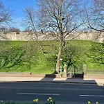 Bishy Hill Town House In Feriehus