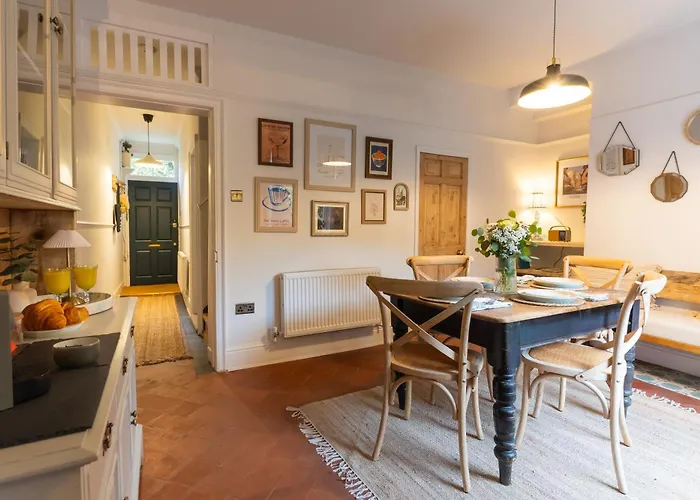 Bishy Hill Town House In 펜션