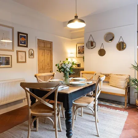 Bishy Hill Town House In 펜션